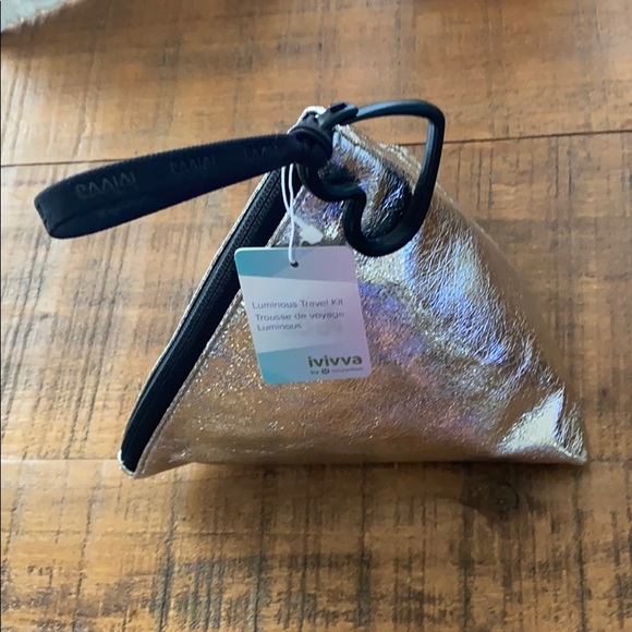 LAST ONE:  Lululemon Luminous Travel Kit. - Picture 3 of 10